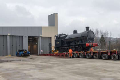 Locomotive Super D unloaded into New Hall