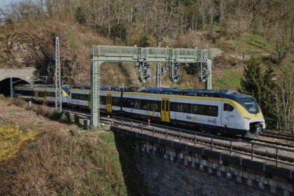Mireo Plus B battery hybrid train on the Ortenau line. // Credit: Siemens