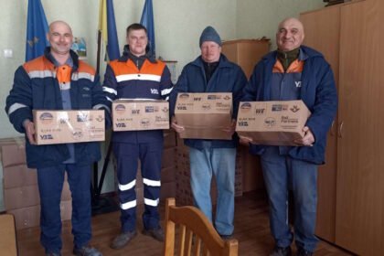 Ukrainian Railway employees with donated parcels. // Credit: Rail Partners.