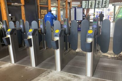 The new ticket barriers at Manchester Oxford Road station - Network Rail